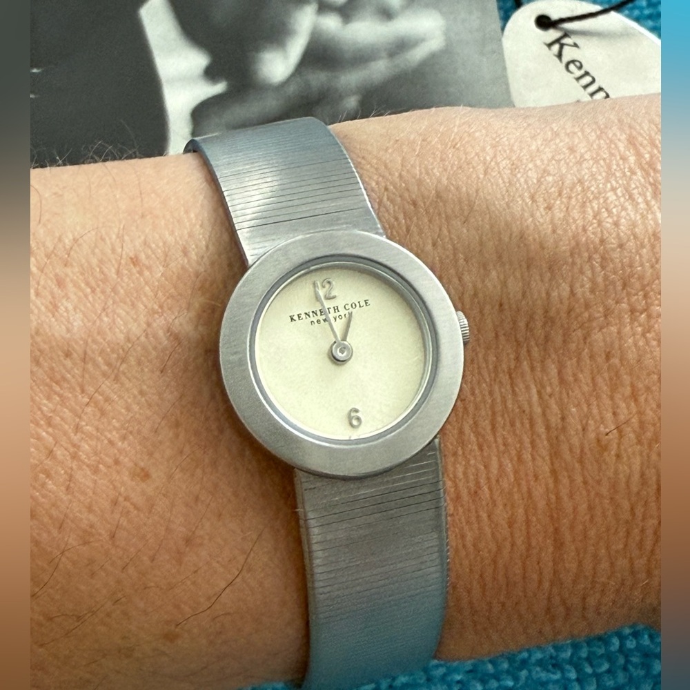 Vintage NWT Kenneth Cole NY Silver and Cream Watch KC4197
